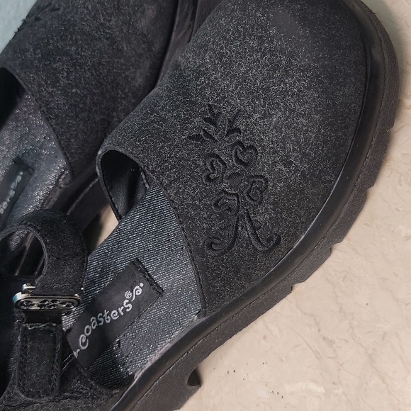 Girl's Dress Shoes with Chunky Heel - Picture 2 of 7